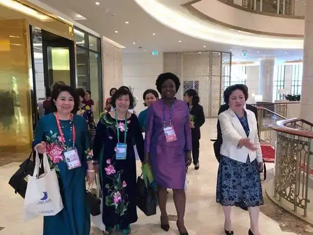 PGS.TS Nguyễn Thị Chính giao lưu cùng bạn bè quốc tế tại Diễn đàn Hội nhập & phát triển APEC Đà Nẵng 2020